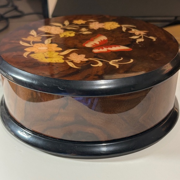 Reuge Music Box The Four Seasons Summer Butterfly Floral Inlaid Wood - Picture 14 of 16